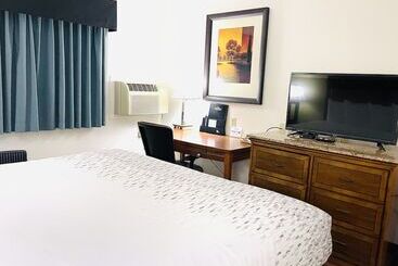 Motel Baymont By Wyndham Hutchinson