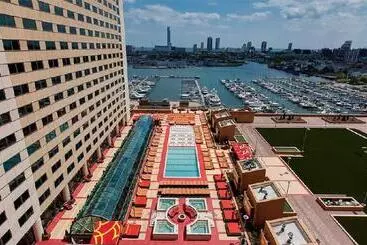 هتل Golden Nugget