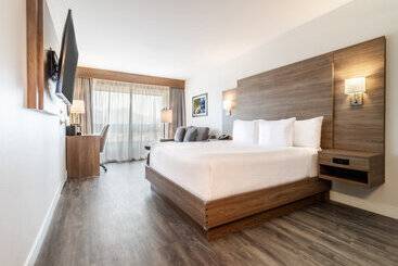 Atrium Hotel Vancouver