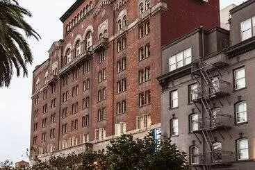 Отель Harbor Court