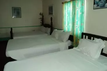 ホテル The Clifton