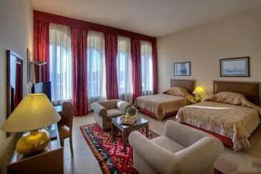 هتل Mir Amin Palace