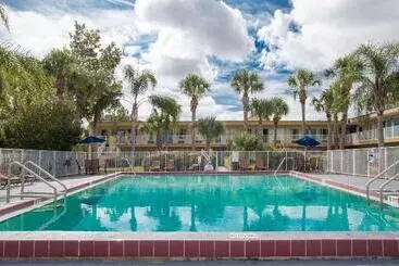 Hotelli Days Inn By Wyndham Daytona Beach Speedway