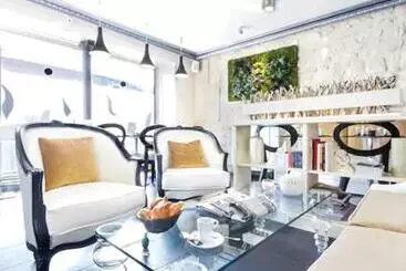 ホテル Eiffel Trocadero