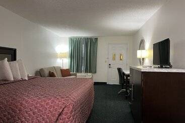 酒店 Garden Inn & Suites