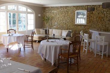 ホテル Logis Hôtel La Sommellerie