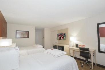 فندق Red Roof Inn Plus+ Neptune Beach  Jacksonville Beach