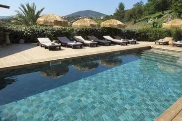 Villa Tricoli B&b Avec Piscine