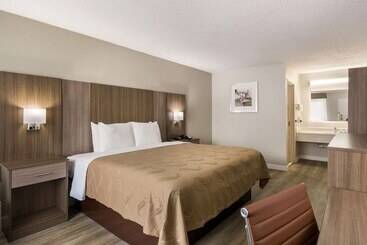 בית מלון כפרי Quality Inn