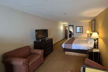هتل Quality Inn & Suites Farmington
