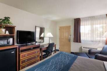 בית מלון כפרי Rodeway Inn Fort Morgan