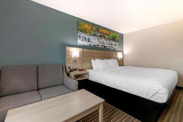 Отель Clarion Pointe Tomah