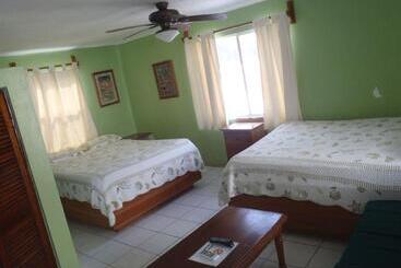 هتل Corona Del Mar