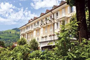 Отель Résidence Le Sapin & Bains De La Gruyère