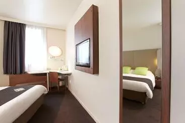 Отель Campanile Valenciennes Petite Forêt