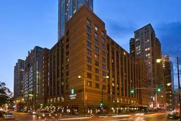 فندق Embassy Suites By Hilton Chicago Downtown River North