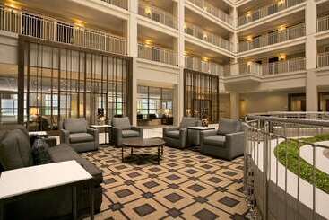 فندق Embassy Suites By Hilton Chicago Downtown River North