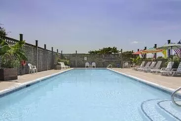 هتل The First Colony Inn