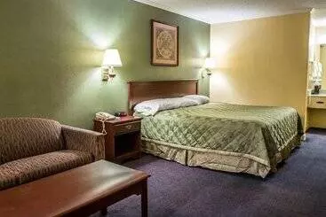 ホテル Rodeway Inn & Suites Plymouth Hwy 64