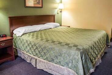 فندق Rodeway Inn & Suites Plymouth Hwy 64