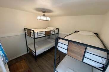 هتل Howzit Hostels