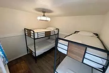 هتل Howzit Hostels