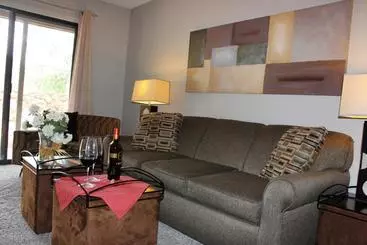 مبيت وإفطار Adobe Village Inn