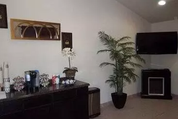 酒店 O'cairns Inn And Suites