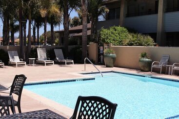 فندق O'cairns Inn And Suites