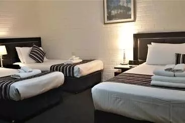 Hibiscus Lakeside Motel