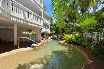 Hotel The White House Port Douglas