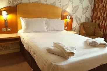 בית מלון כפרי The Allesley