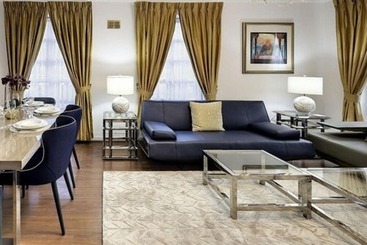هتل آپارتمان Carlton Court   Mayfair