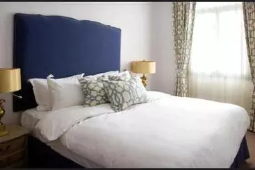 Hotel Rooms By Bistrot Pierre At The Crescent Inn