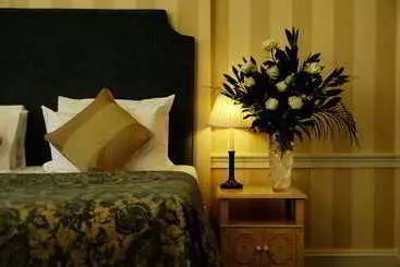 Отель The Howard