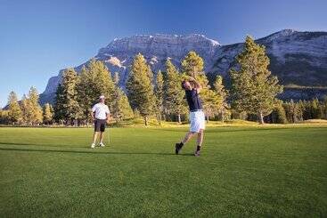 Отель Banff Caribou Lodge And Spa