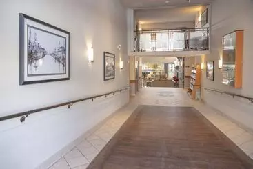 Отель Pocaterra Inn & Waterslide