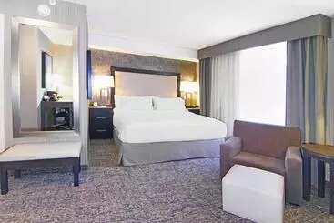 فندق Holiday Inn Express And Suites Calgary, An Ihg