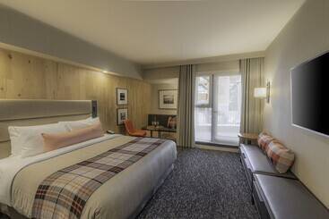 Peaks Hotel And Suites