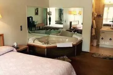 فندق Town N Country Motor Inn