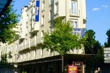 ホテル Kyriad Vichy Spa Cinq Mondes
