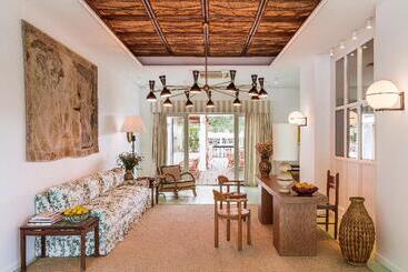 בית מלון כפרי Hôtel La Tartane Saint Tropez