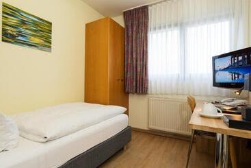 호텔 & Wirtshaus Hansen