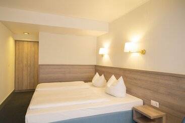 Das Ebertor   Hotel & Hostel