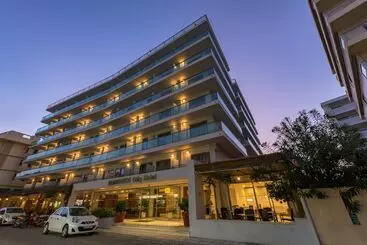 فندق Manousos City