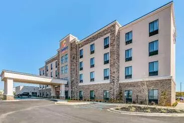 ホテル Comfort Suites North Tupelo