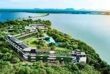 هتل Doubletree By Hilton Weerawila Rajawarna Resort