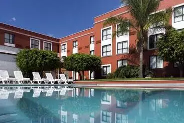 בית מלון כפרי Fiesta Inn Leon