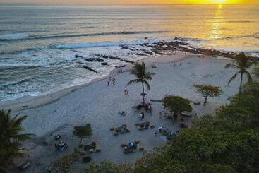 هتل Nantipa A Tico Beach Experience