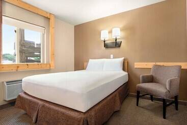 Отель Travelodge By Wyndham Guernsey